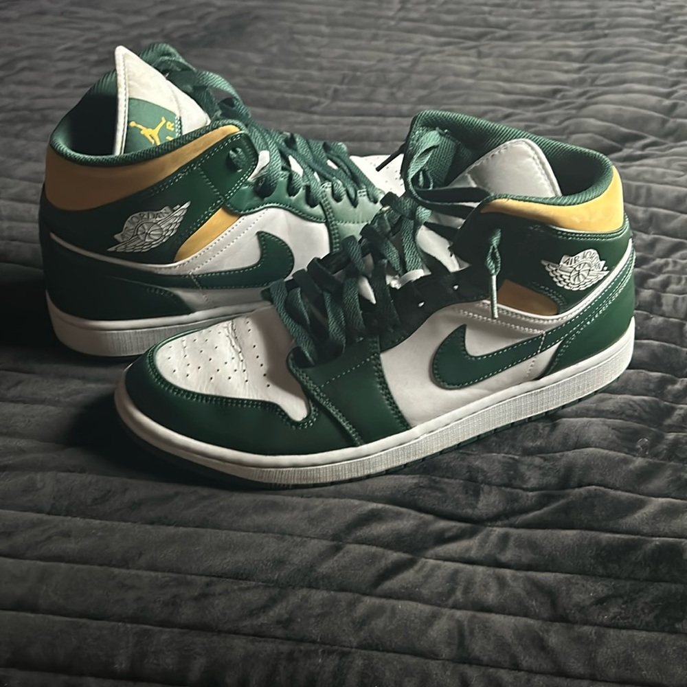 COPY - amazing condition air jordan 1 mid "sonics"